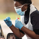 Imagen para el artículo titulado 9 mentiras de antivacunas y negacionistas a tener en cuenta estas navidades